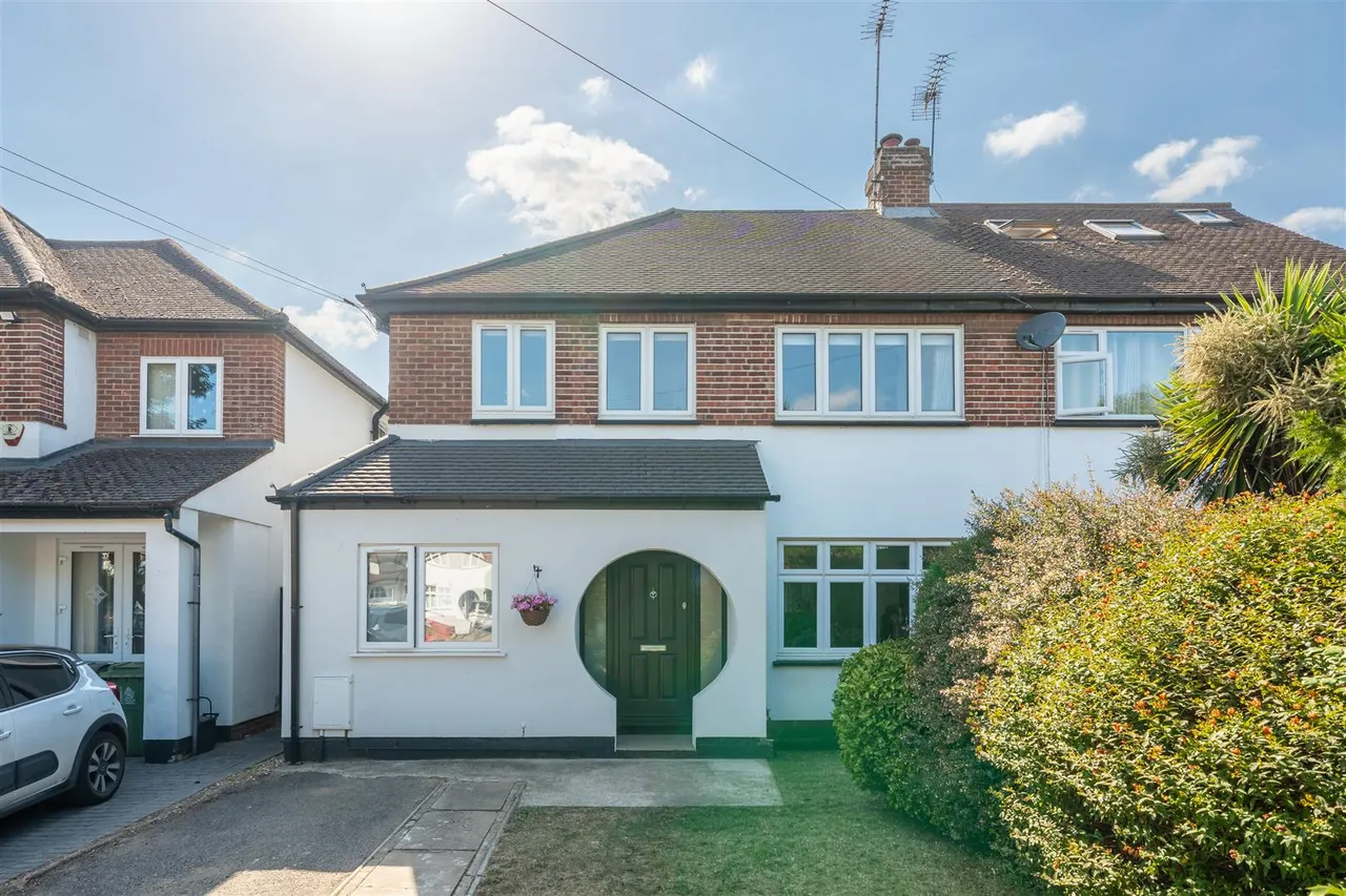 Lawn Close, Datchet, Slough, SL3 9JZ, photo 18