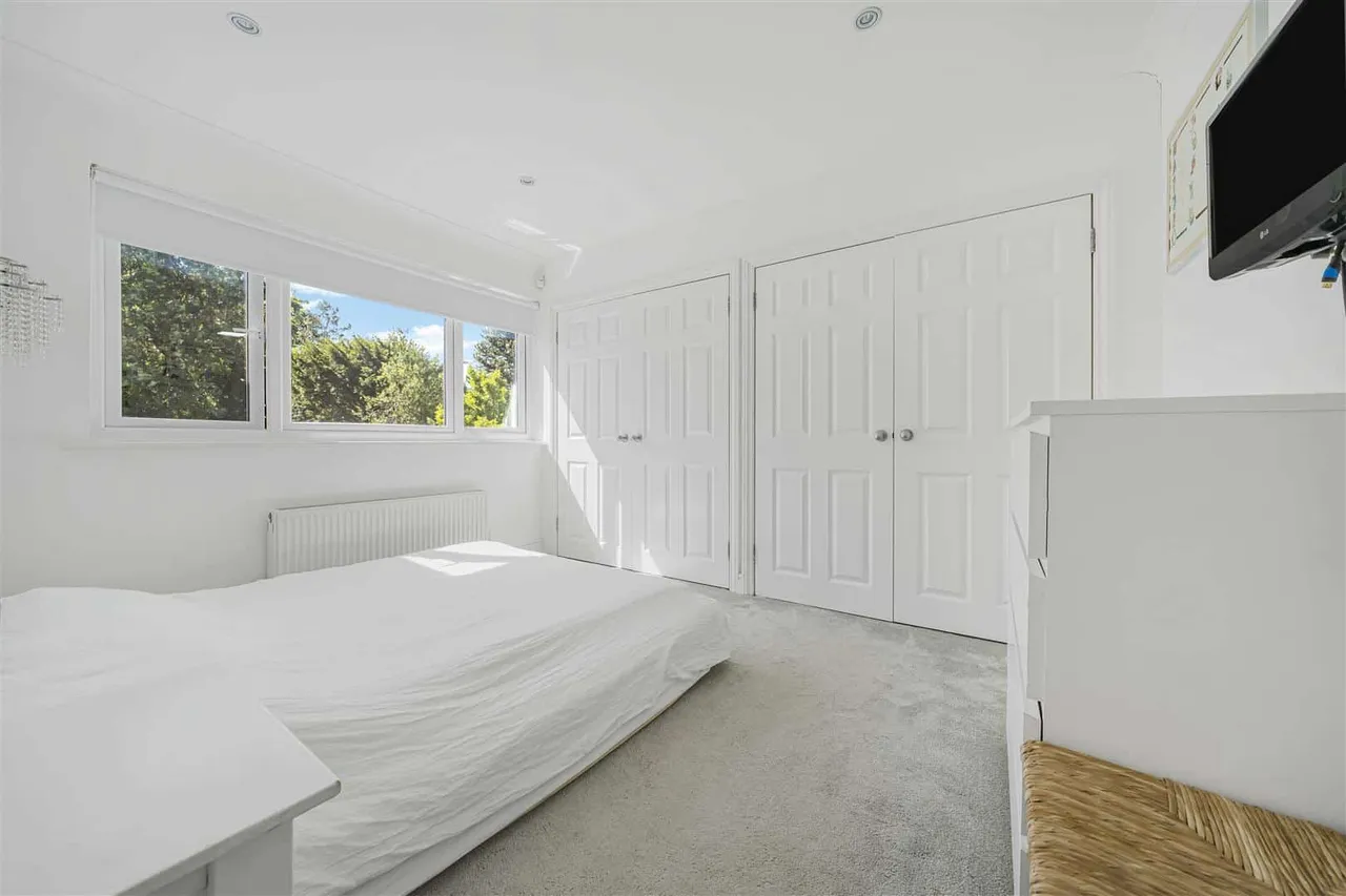 Lawn Close, Datchet, Slough, SL3 9JZ, photo 14