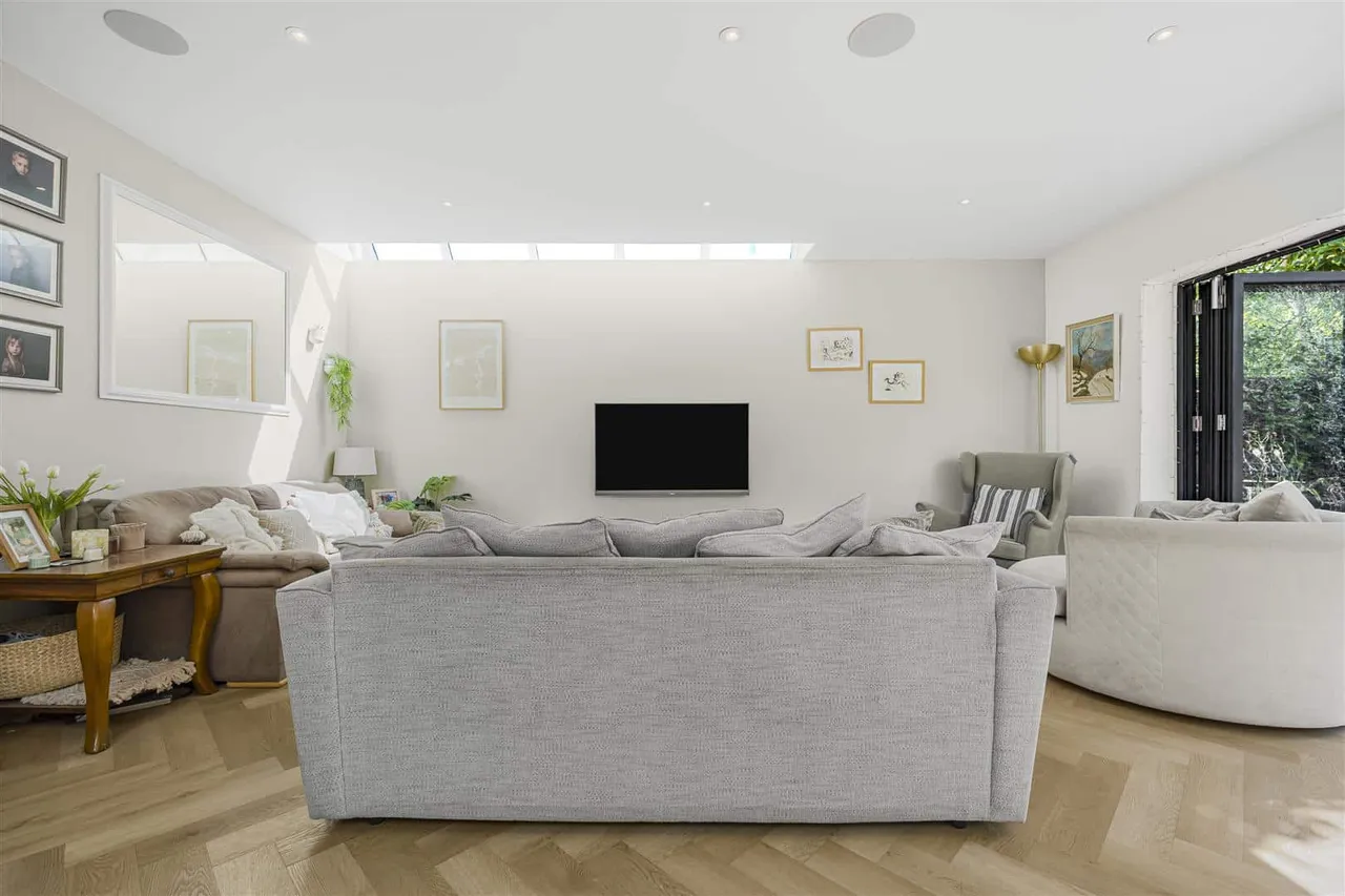 Lawn Close, Datchet, Slough, SL3 9JZ, photo 10