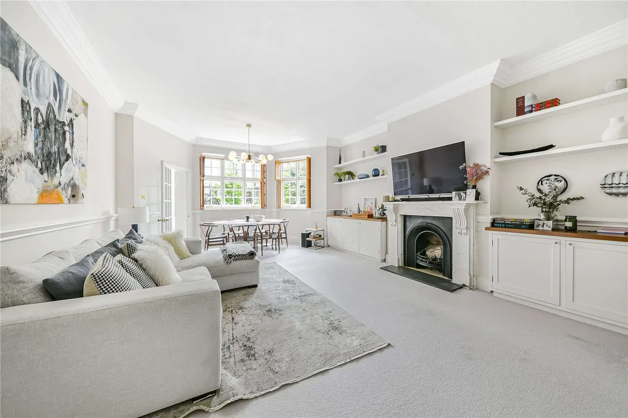 3 bed flat to rent — Eton Avenue, Belsize Park, London, NW3 3EL