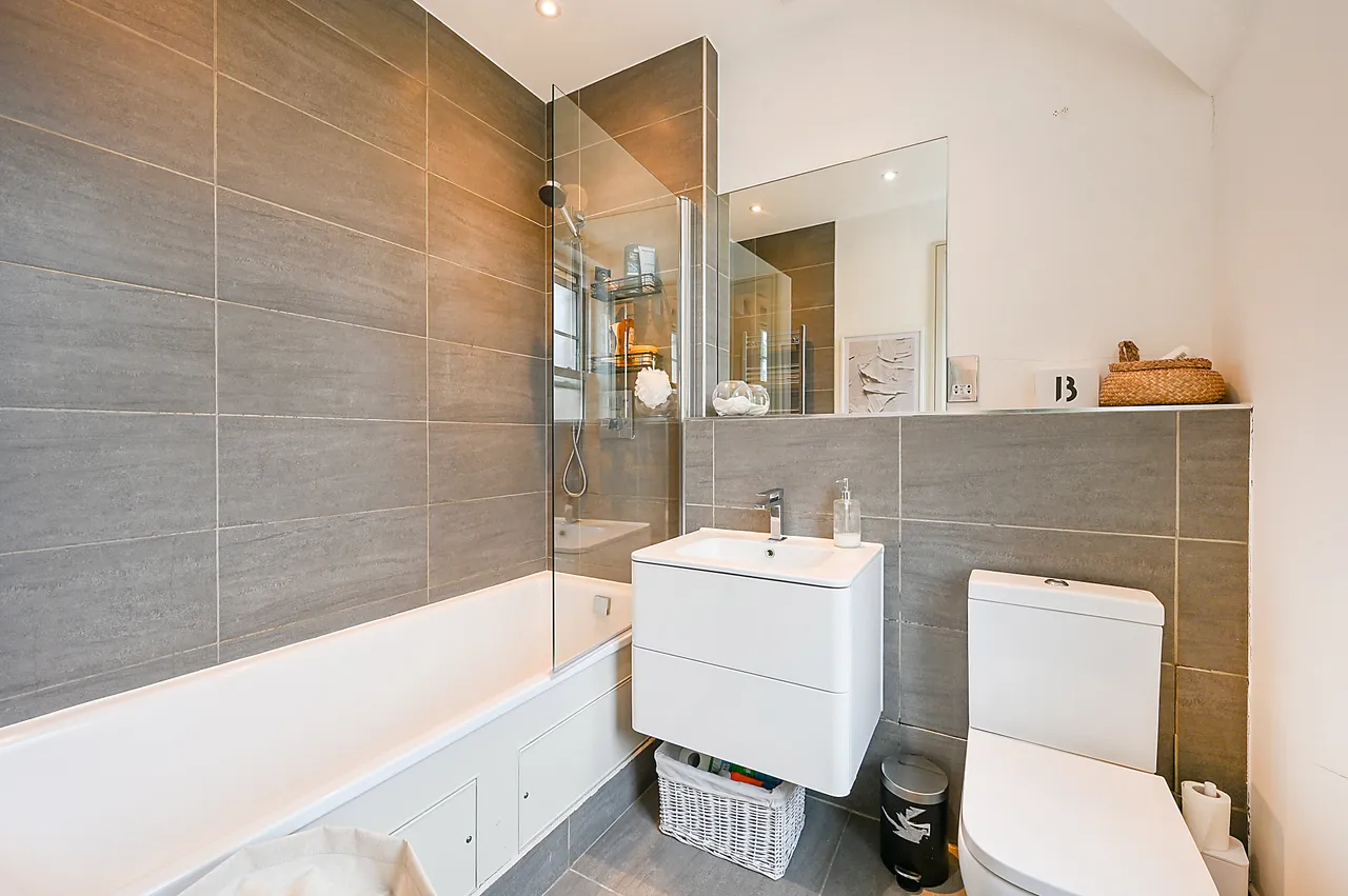 Flat 3, 31 Garfield Road, Twickenham, photo 9