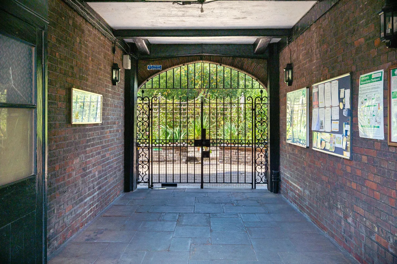 10 Tudor Close, Brixton Hill, London, photo 11