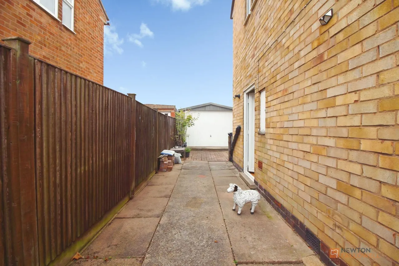 Allington Drive, Birstall, LE4, photo 16