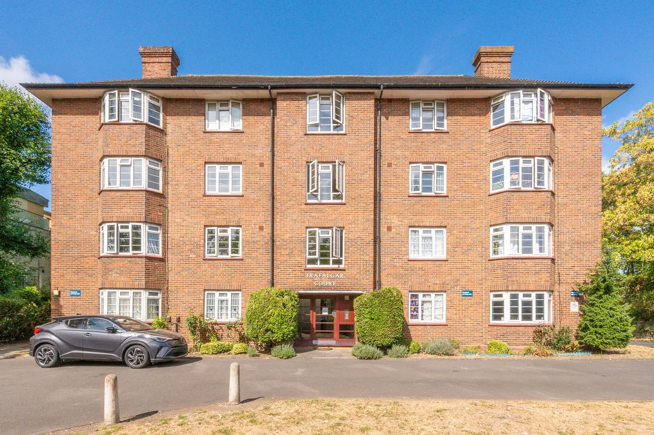 2 bed flat for sale — 7 Trafalgar Court, West Barnes Lane, New Malden