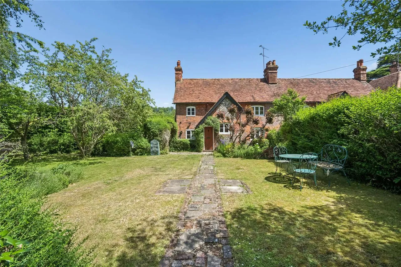 Hambleden, Henley-on-Thames, Oxfordshire, RG9 6RT, photo 11