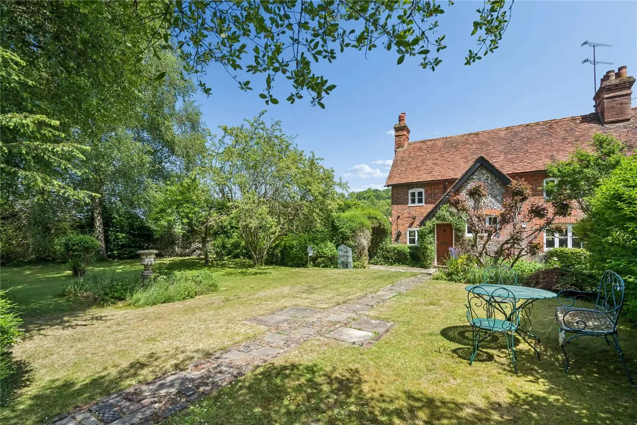 2 bed house for sale — Hambleden, Henley-on-Thames, Oxfordshire, RG9 6RT