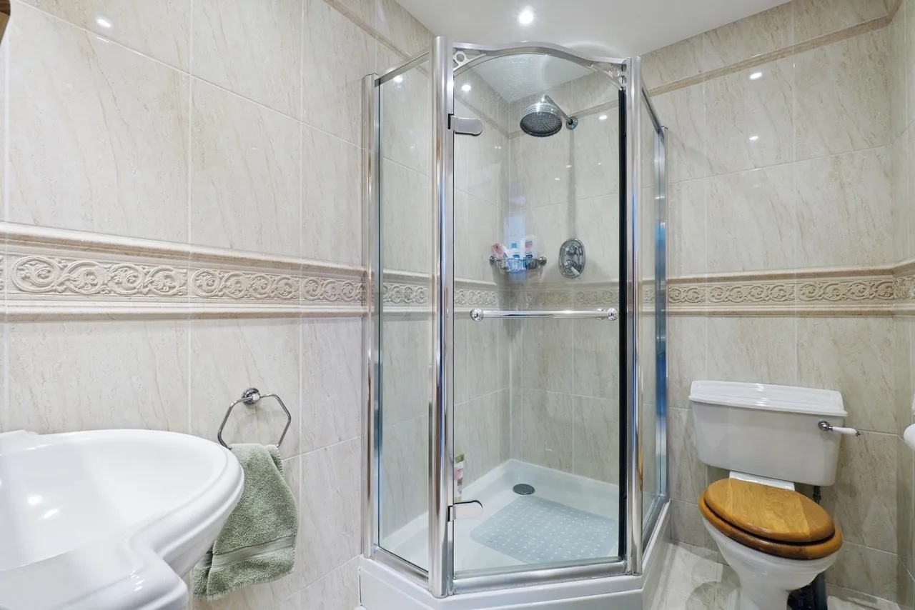 Wollaton Road, Wollaton, Nottingham, NG8, photo 17