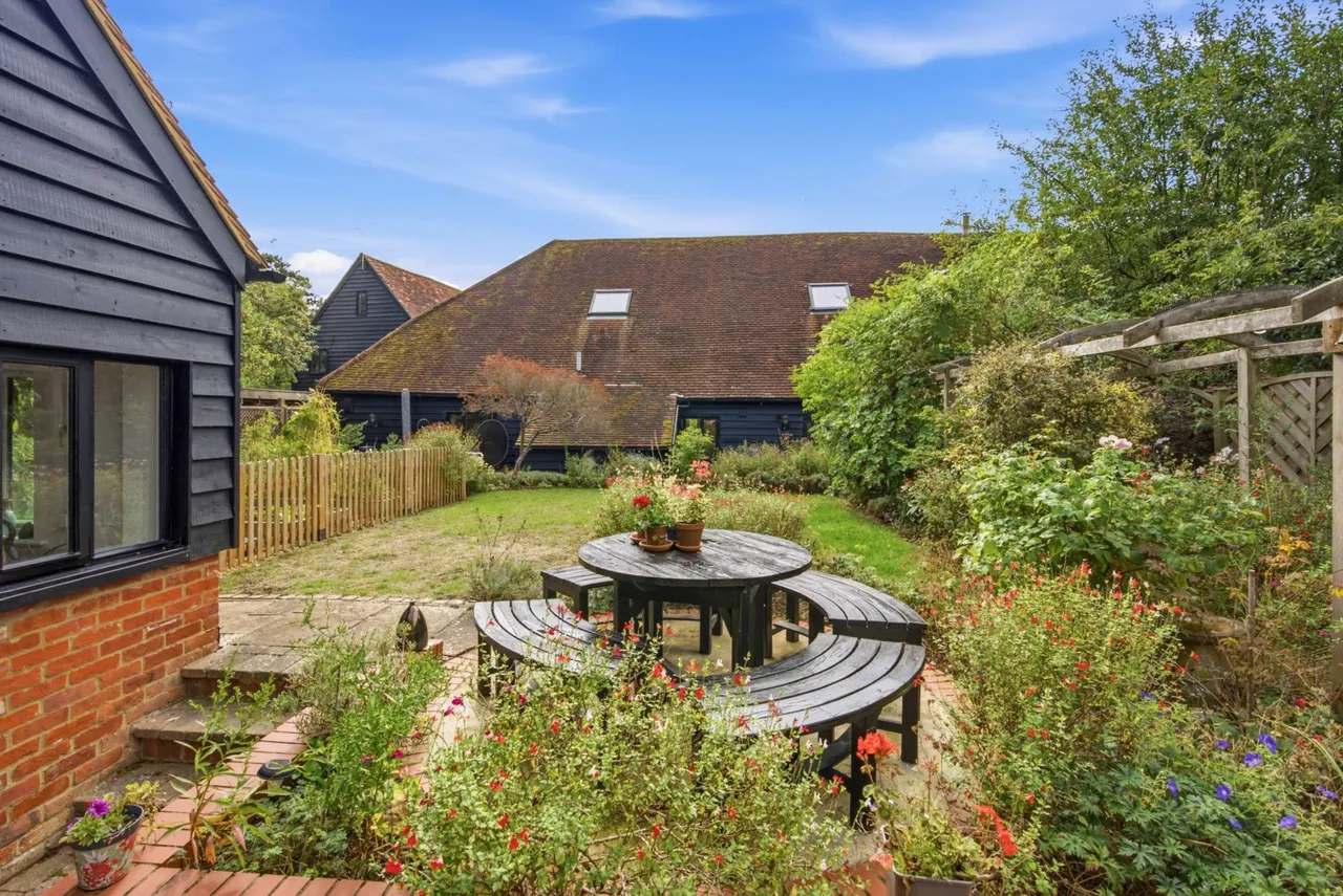 The Old Threshing Barn, Wingrave, photo 23