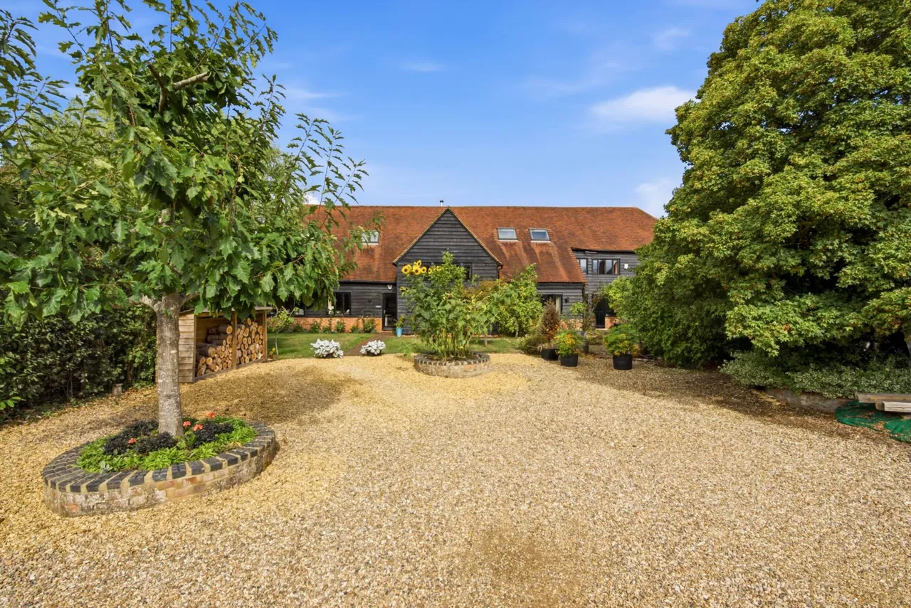 The Old Threshing Barn, Wingrave, photo 32