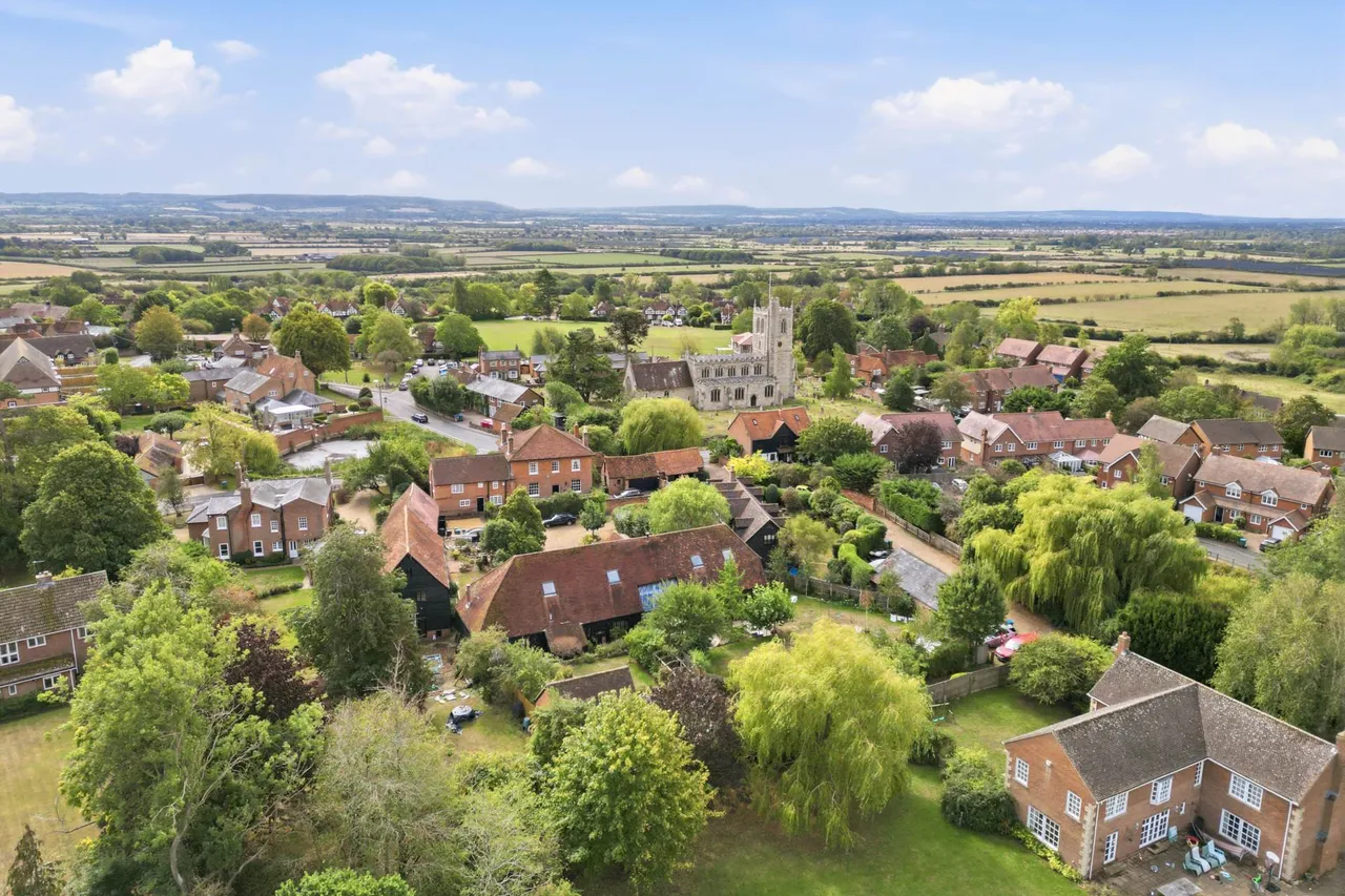 5 bed house for sale, The Old Threshing Barn, Wingrave