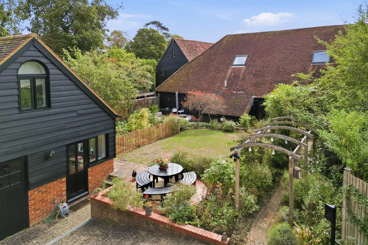 The Old Threshing Barn, Wingrave, photo 24
