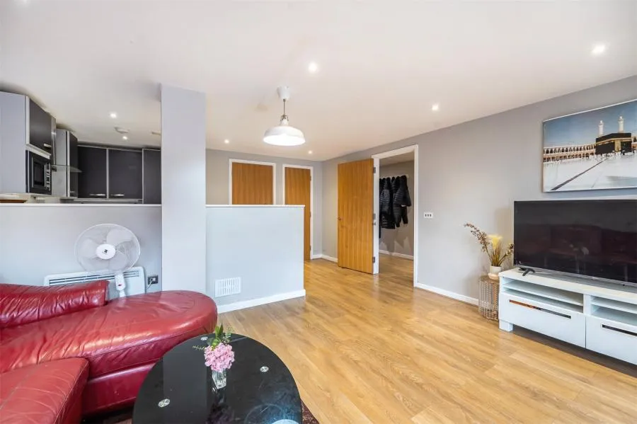 Paramount, Swindon, SN1, photo 6