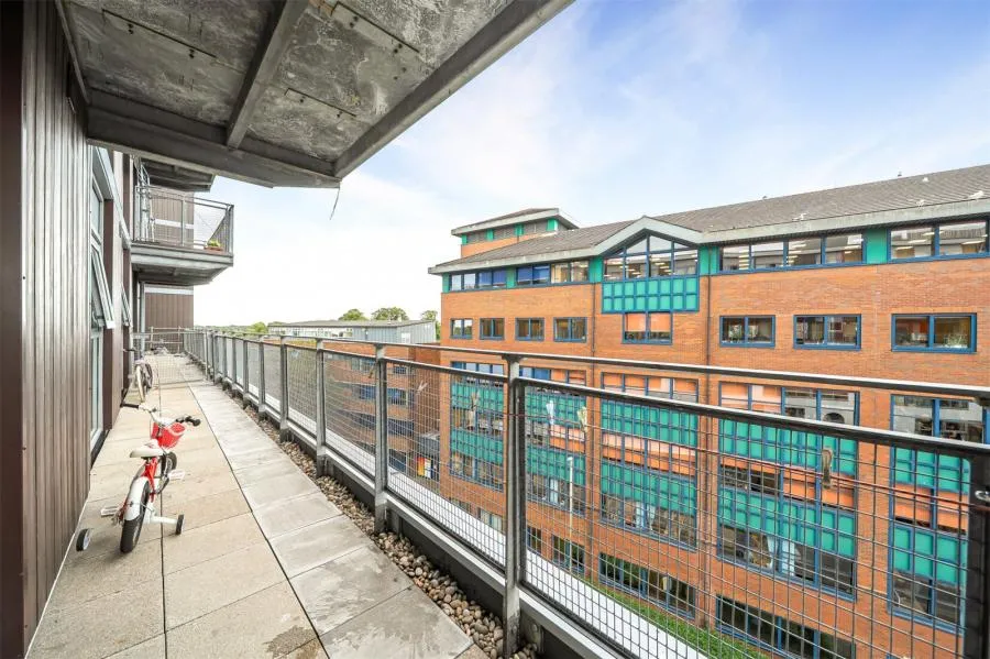 Paramount, Swindon, SN1, photo 9