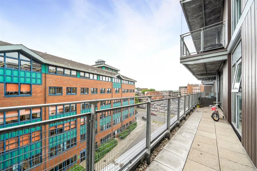 Paramount, Swindon, SN1, photo 8