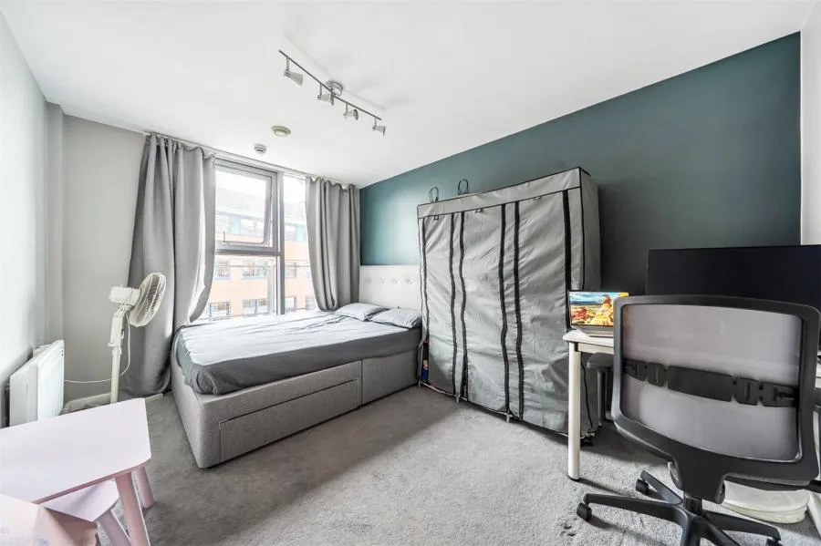 Paramount, Swindon, SN1, photo 7