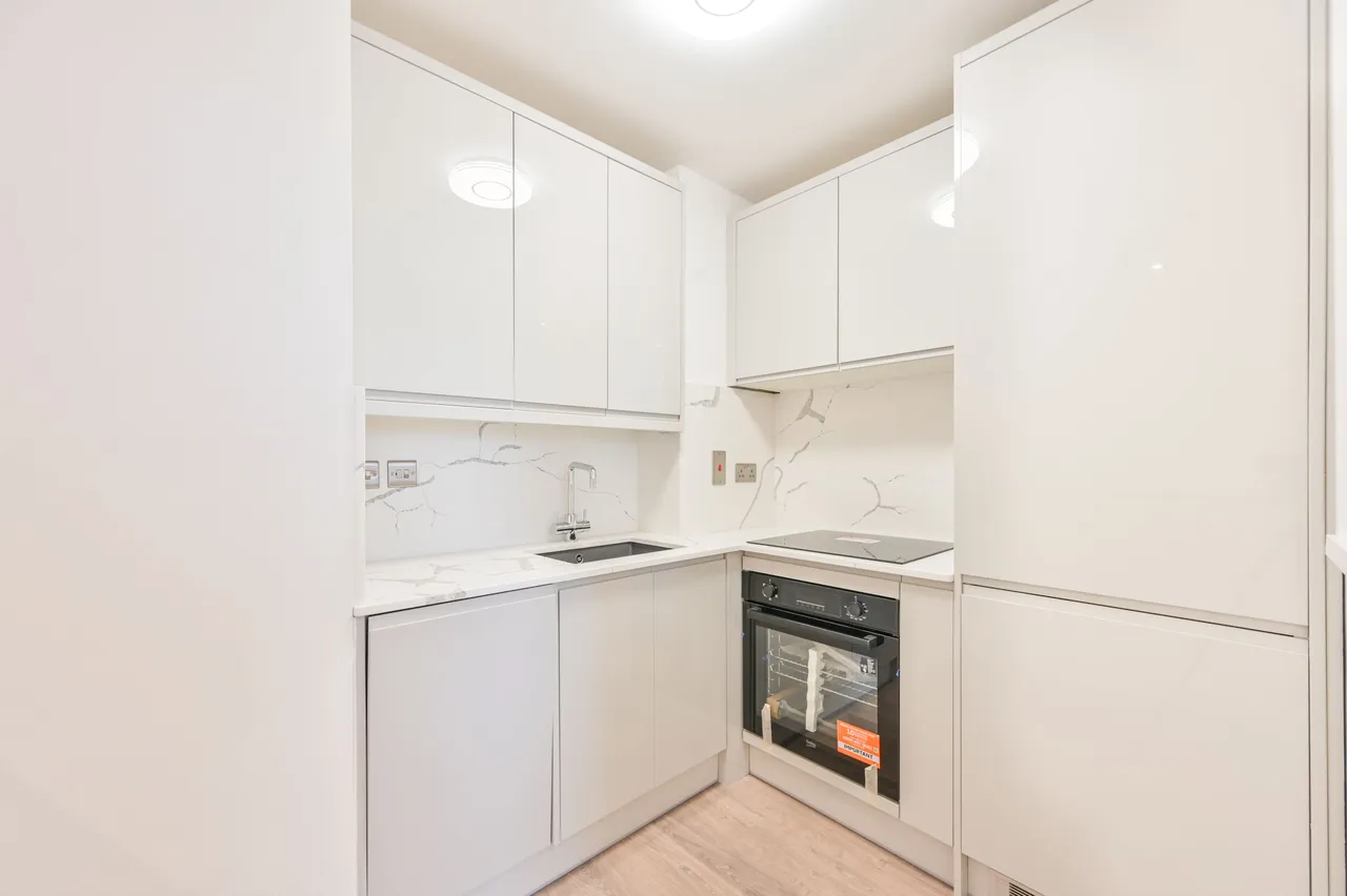 Flat 8, 30 Clanricarde Gardens, London, photo 3