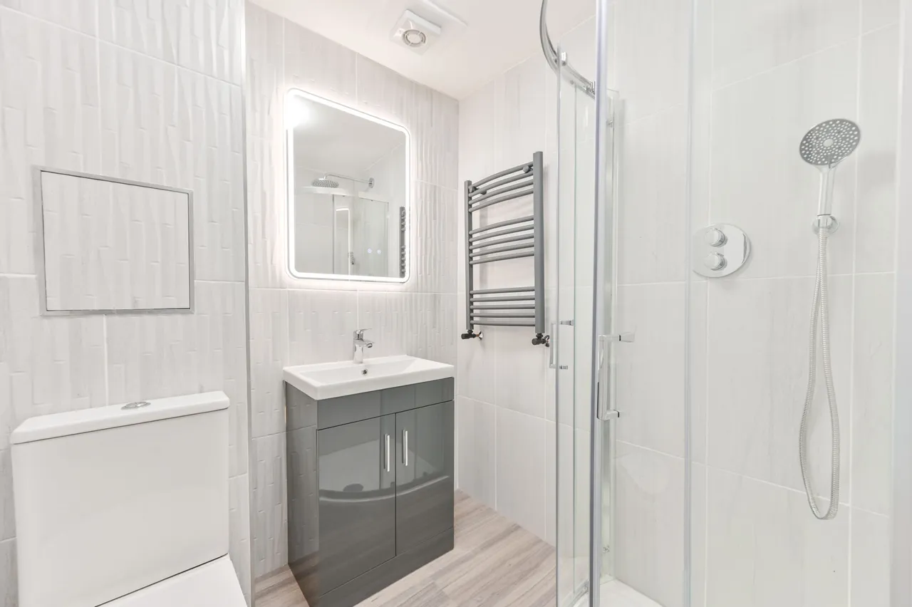 Flat 8, 30 Clanricarde Gardens, London, photo 6