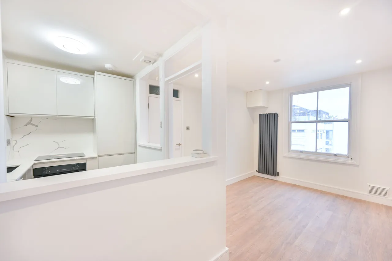Flat 8, 30 Clanricarde Gardens, London, photo 5