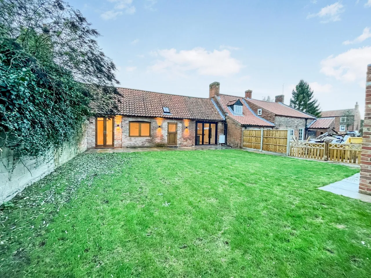Main Street, Newark-on-Trent, NG23, photo 9
