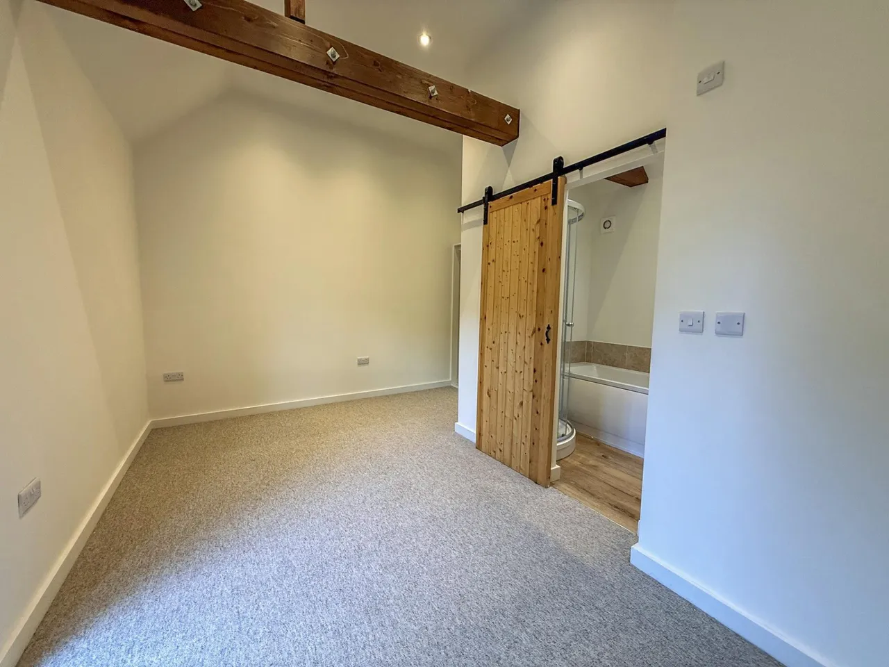 Main Street, Newark-on-Trent, NG23, photo 8