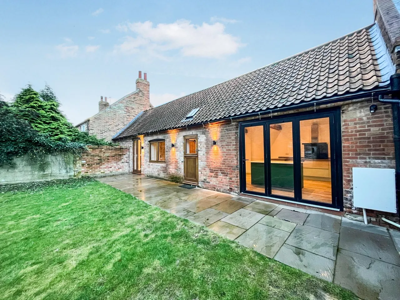Main Street, Newark-on-Trent, NG23, photo 10