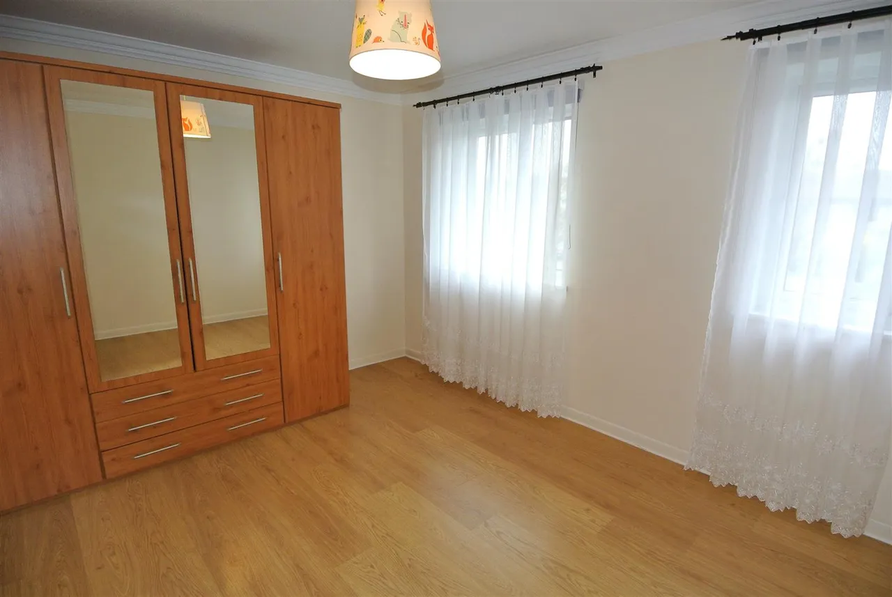 Cornerside, Ashford, Surrey, TW15 1UY, photo 9