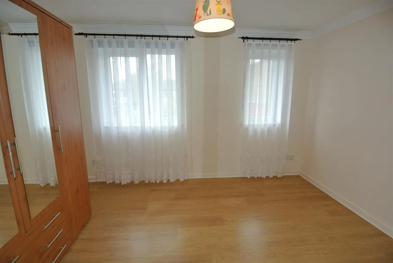 Cornerside, Ashford, Surrey, TW15 1UY, photo 8