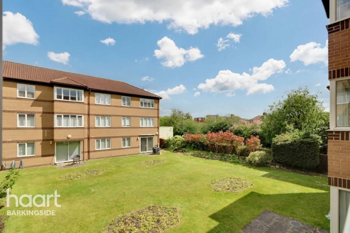 Beehive Lane, Redbridge, IG4, photo 15