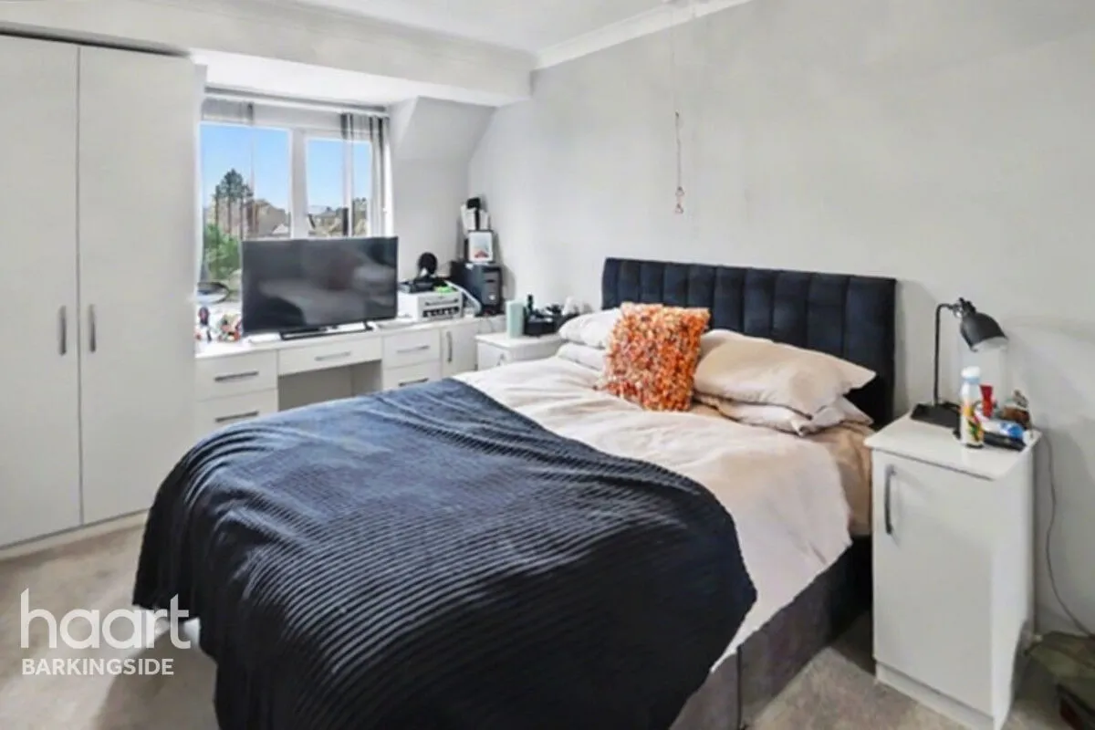 Beehive Lane, Redbridge, IG4, photo 5