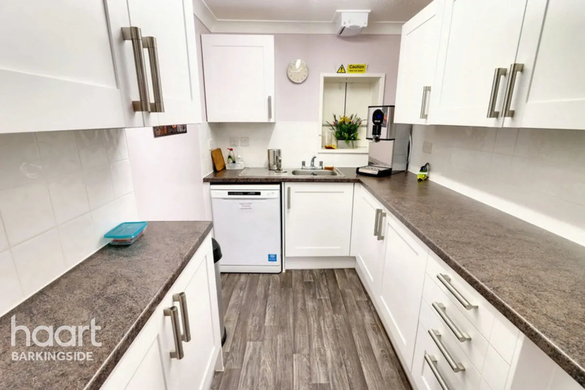 Beehive Lane, Redbridge, IG4, photo 14