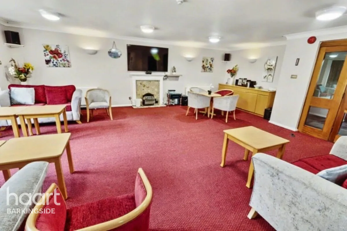 Beehive Lane, Redbridge, IG4, photo 13