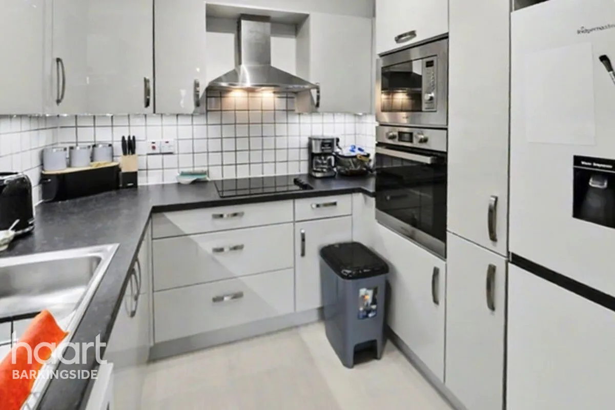 Beehive Lane, Redbridge, IG4, photo 4