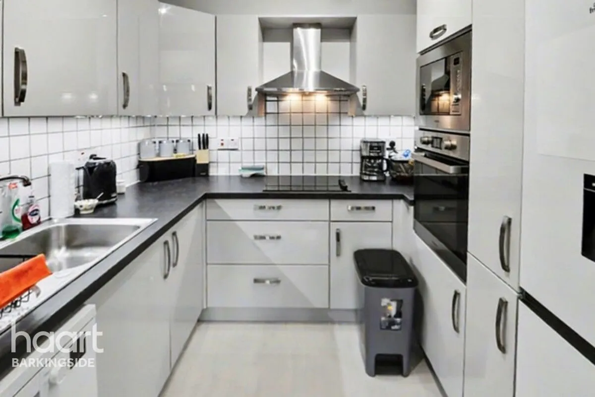Beehive Lane, Redbridge, IG4, photo 8