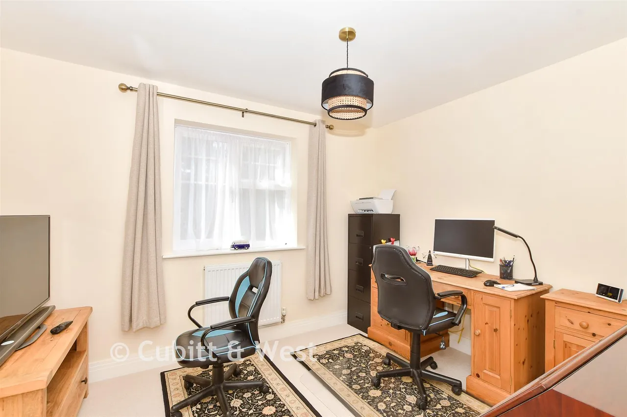 Charters Gate Way, Wivelsfield Green, RH17, photo 13