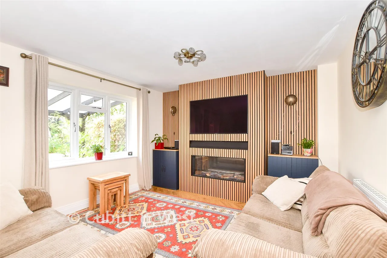 Charters Gate Way, Wivelsfield Green, RH17, photo 3