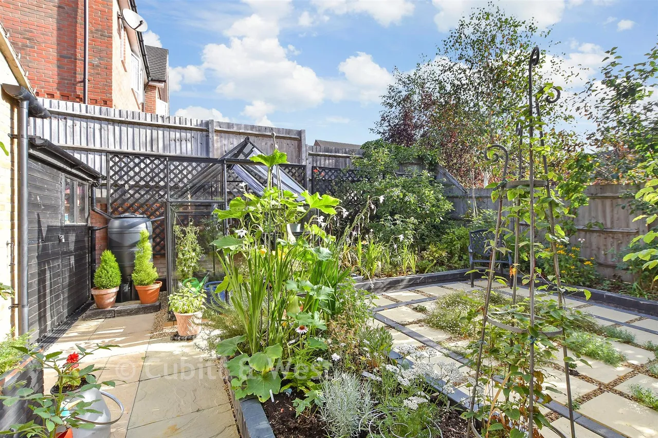 Charters Gate Way, Wivelsfield Green, RH17, photo 17