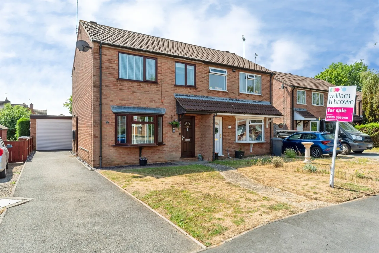 3 bed house for sale — Ambleside Close, Sleaford