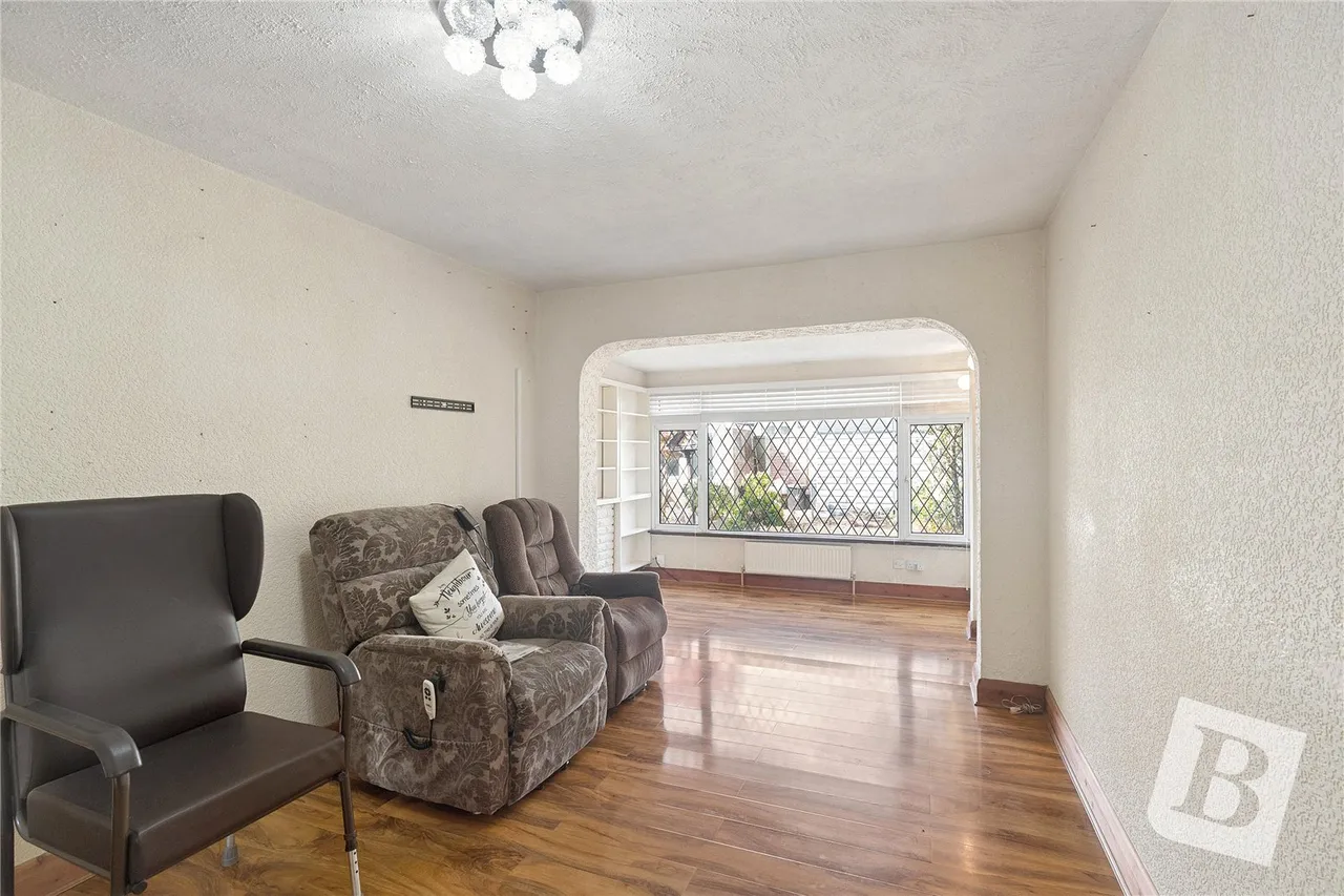Tennyson Road, Harold Hill, RM3, photo 2