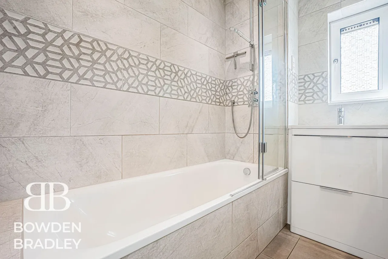 Aragon Drive, Hainault, IG6, photo 8