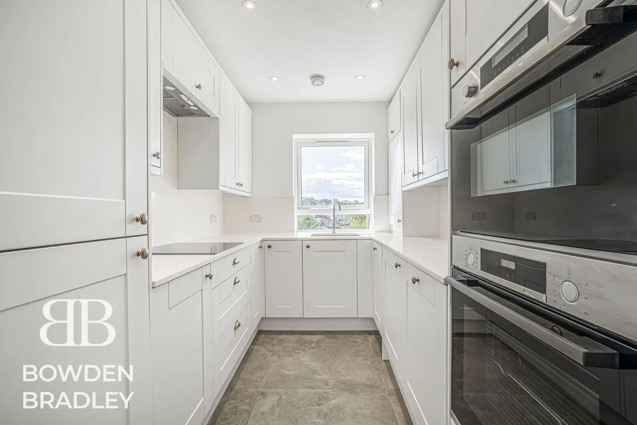 Aragon Drive, Hainault, IG6, photo 3