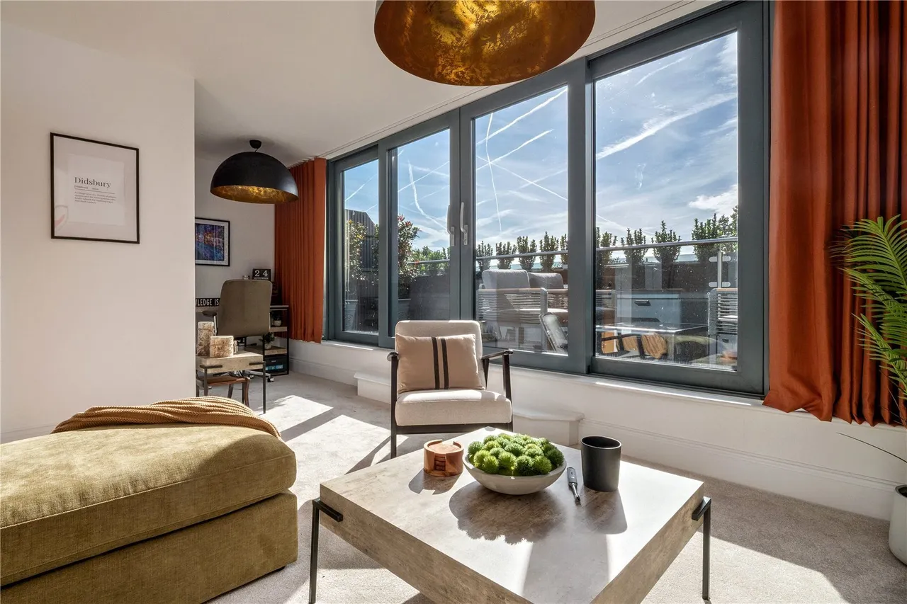 Bloomesbury Avenue, St James' Park, M20, photo 14