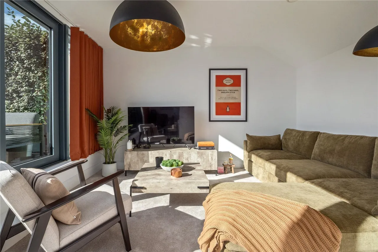 Bloomesbury Avenue, St James' Park, M20, photo 15