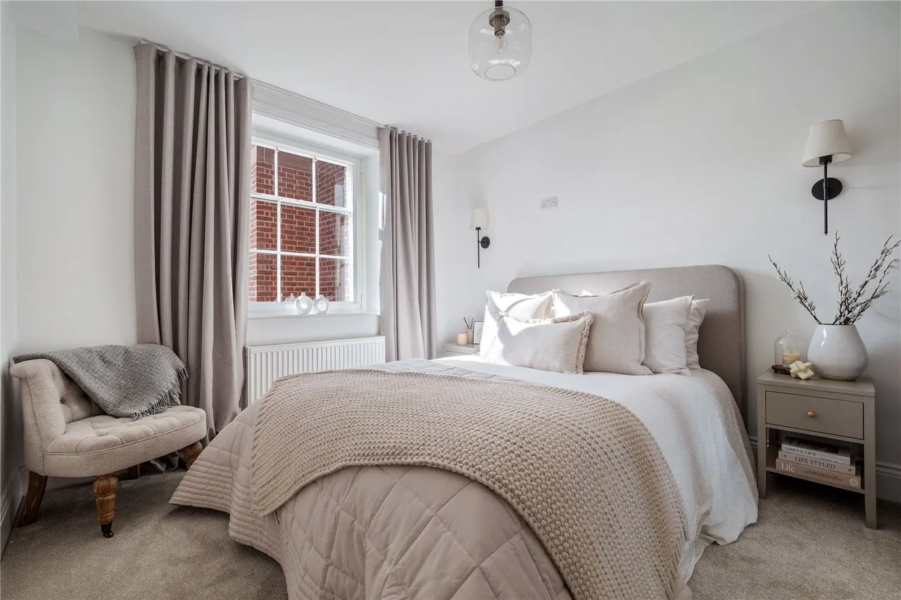 Bloomesbury Avenue, St James' Park, M20, photo 12