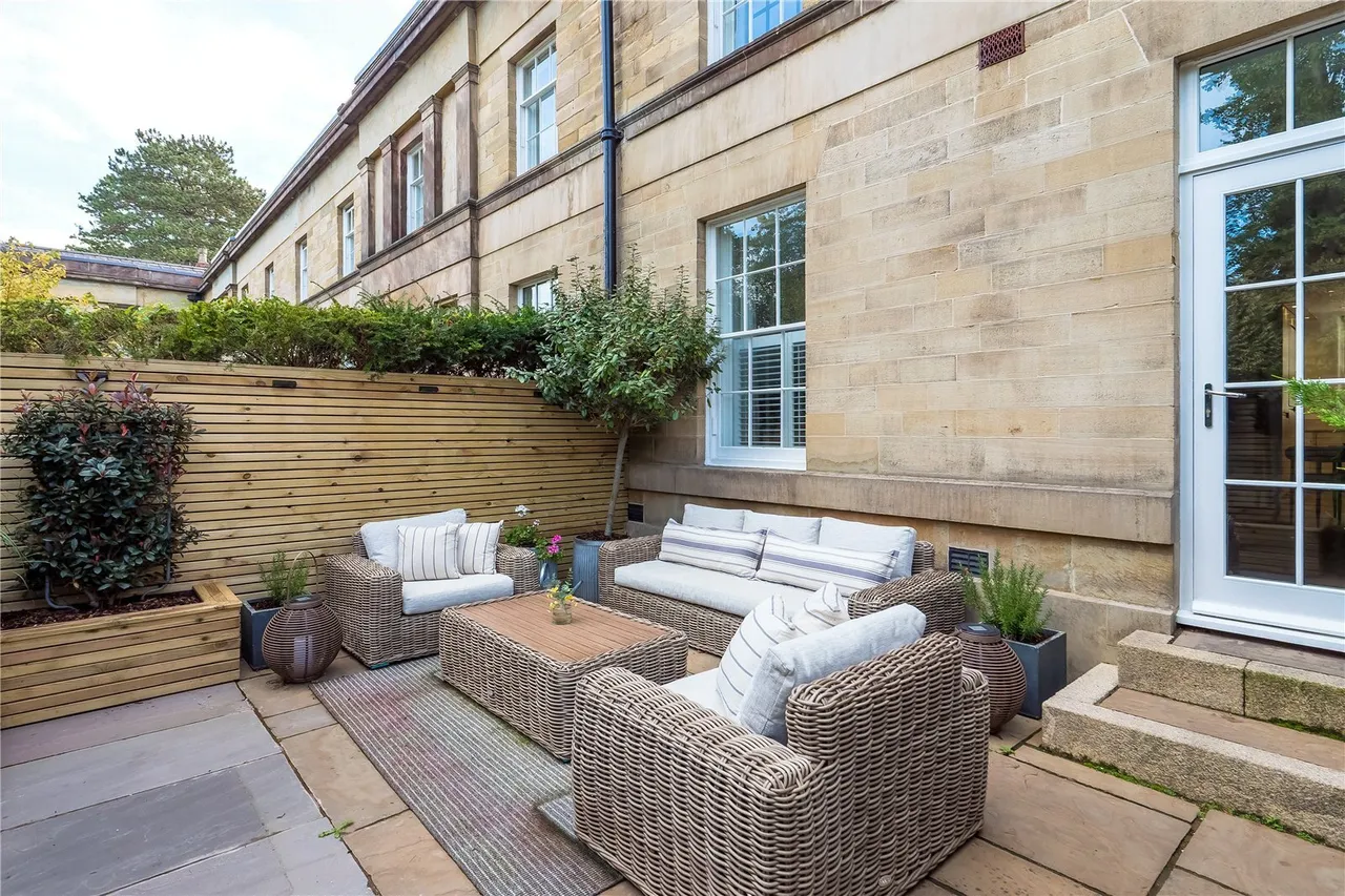 Bloomesbury Avenue, St James' Park, M20, photo 17