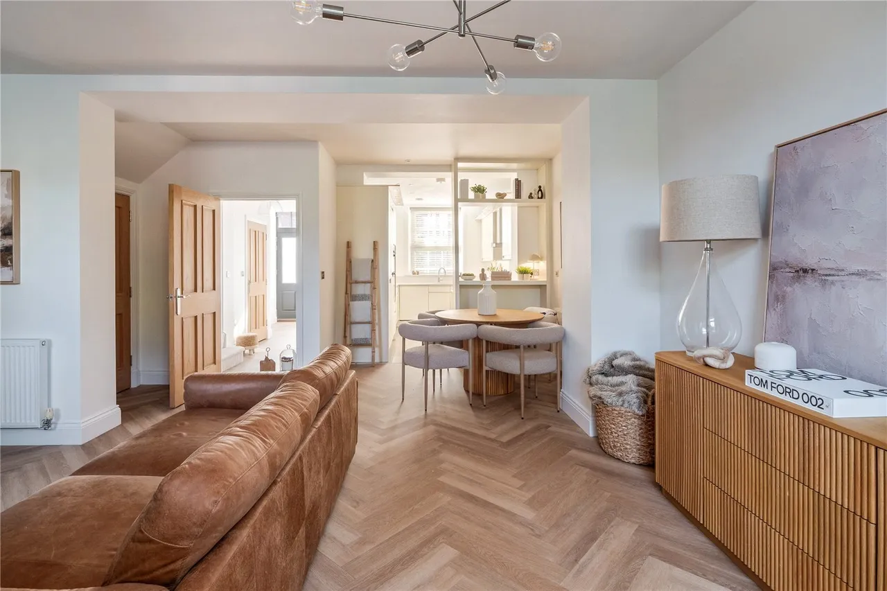 Bloomesbury Avenue, St James' Park, M20, photo 7