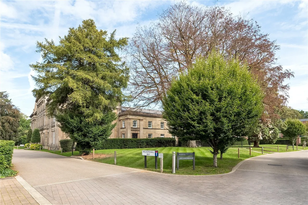 Bloomesbury Avenue, St James' Park, M20, photo 21