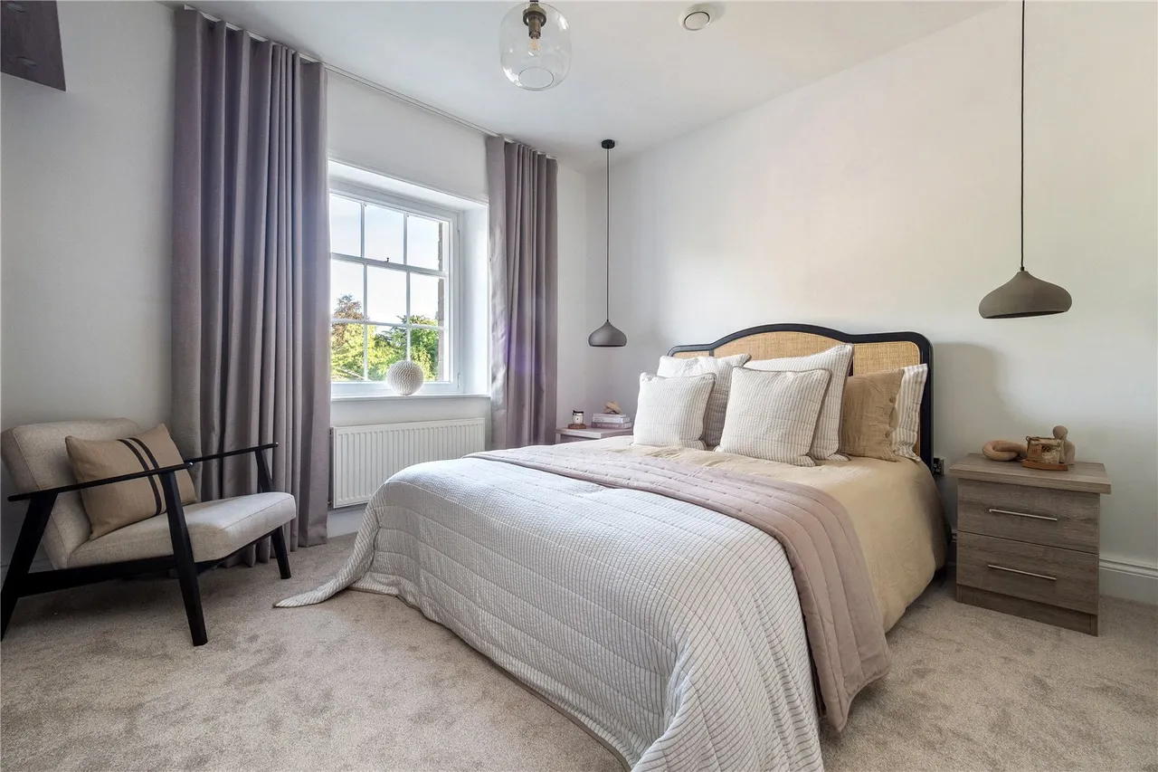 Bloomesbury Avenue, St James' Park, M20, photo 9