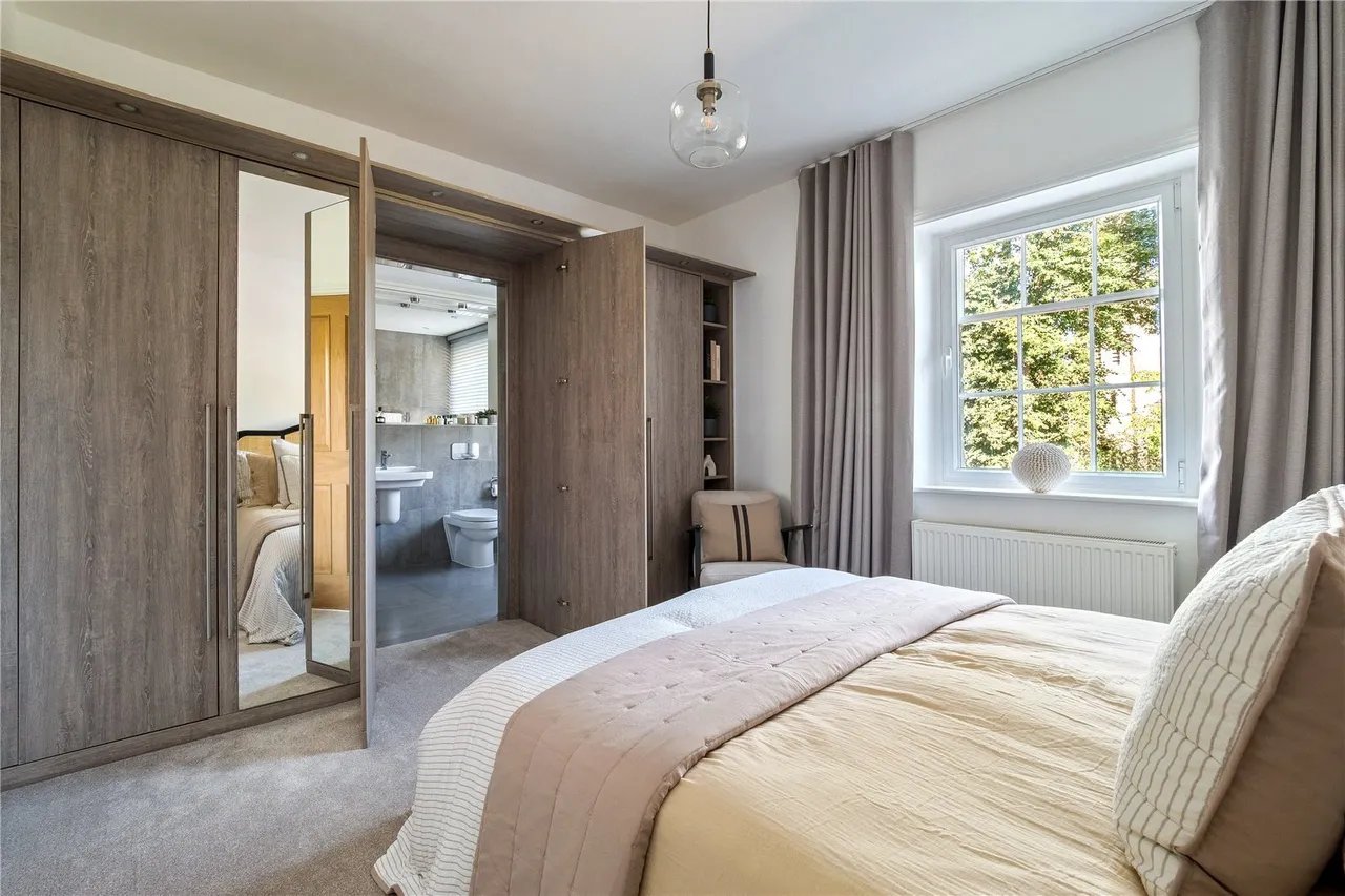 Bloomesbury Avenue, St James' Park, M20, photo 10