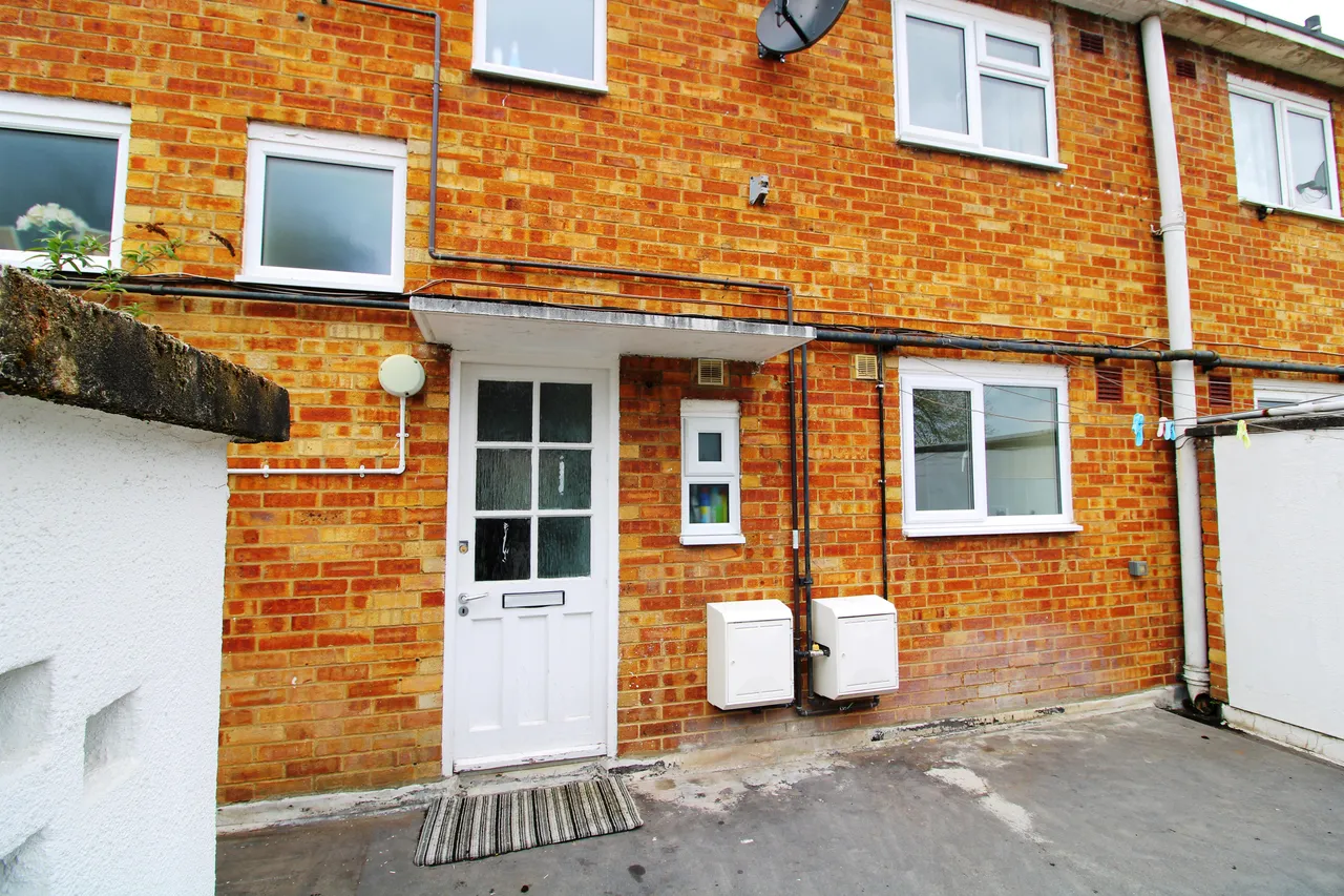 3 bed flat to rent, Hampden Road, Maidenhead, SL6
