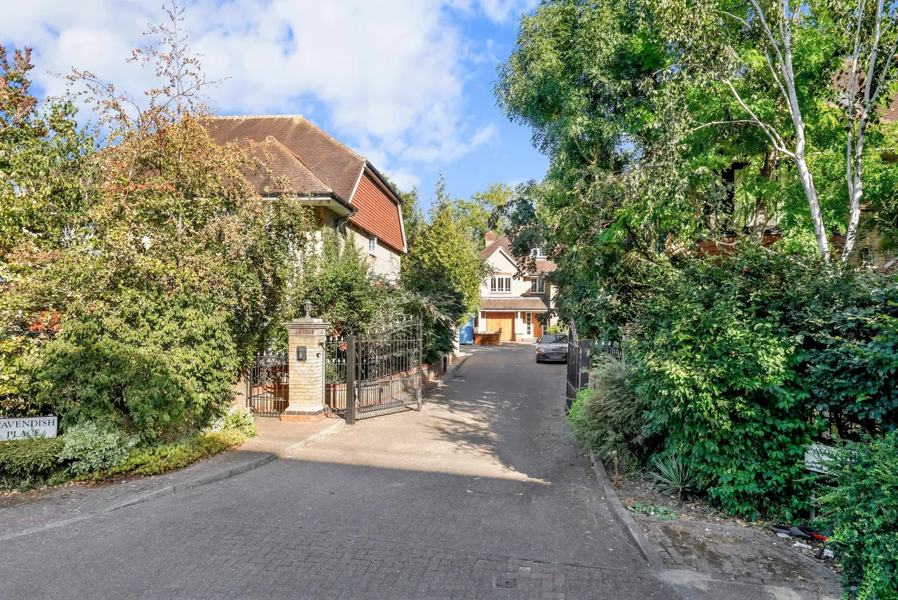 Cavendish Place, London, NW2, photo 16